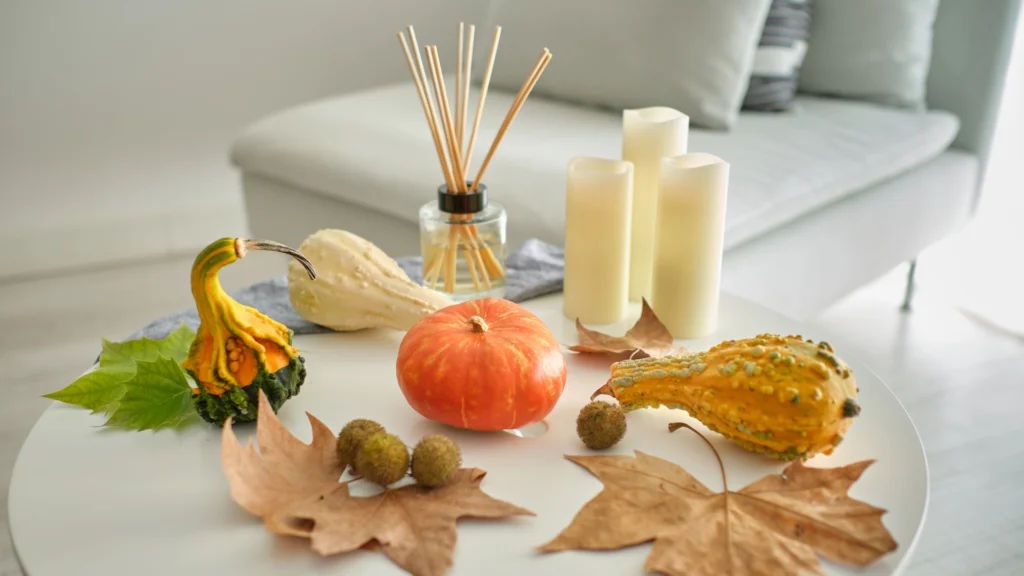 Herfst proof appartement_ decoratieschaal met herfst items