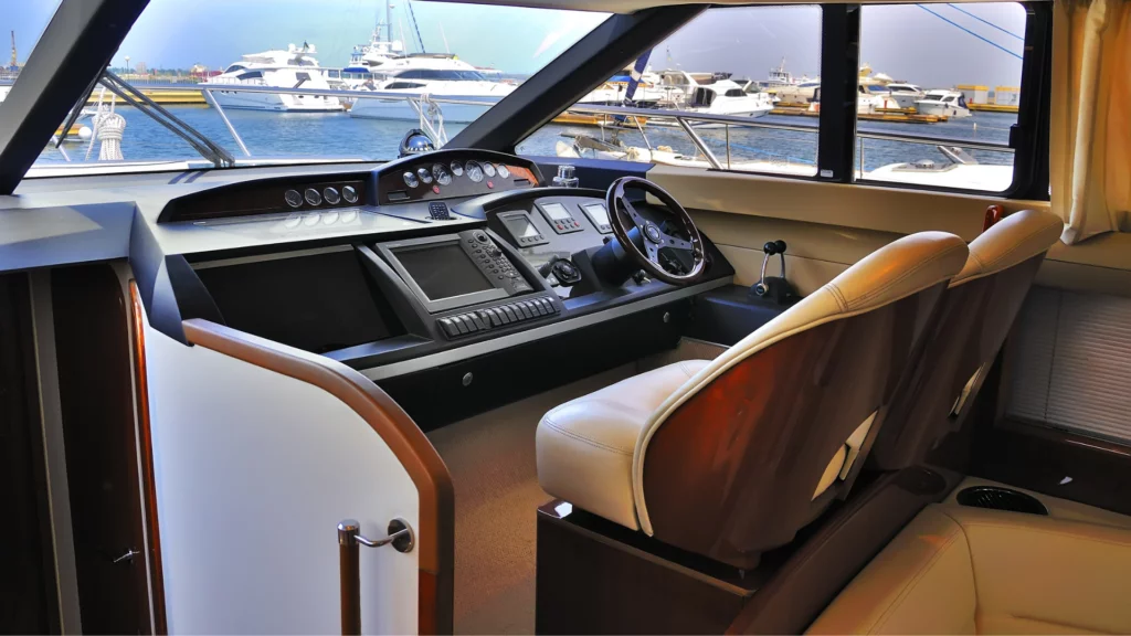 Wonen op een woonboot_ interieur cockpit