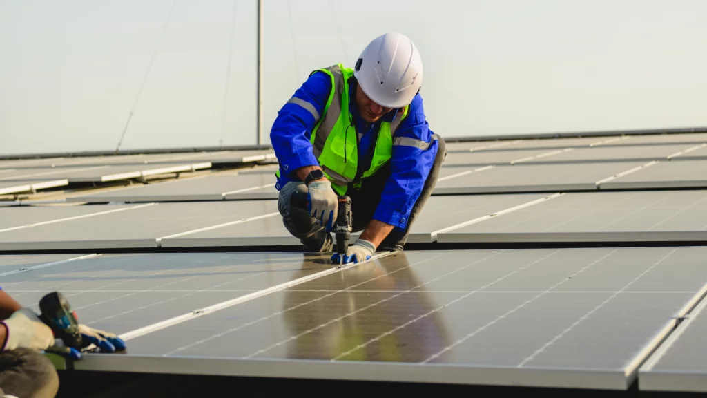 Zonnepanelen op appartementsgebouwen_ zonnepanelen installeren